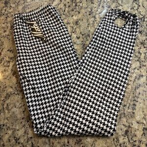 Motel Black and White Houndstooth Stirrup Leggings